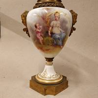 antik urne opsats porcelæn messing